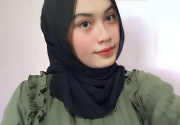 Zilla Baju Ungu Jilbab Kelabu Putih-Putih